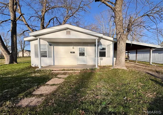 Photo 1 of Single Family Residence at 1001 S Central Ave, Vandalia, MO 63382 | MLS# MIS25019159 | | Sold on 2025-08-22