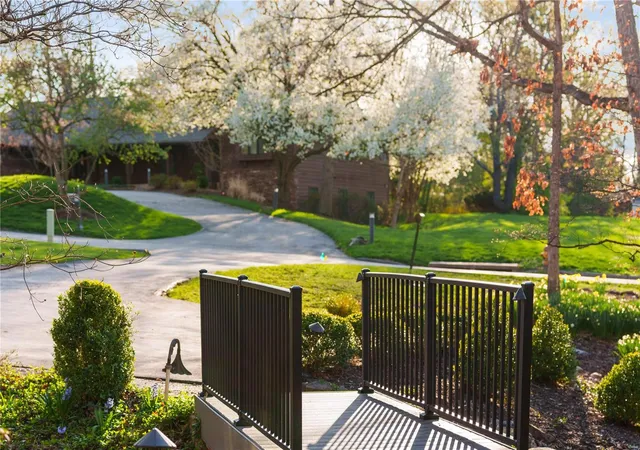 Photo 2 of Single Family Residence at 830 Bluespring Ln, Saint Louis, MO 63131 | MLS# MIS25019207 |  | Sold on 2025-04-25