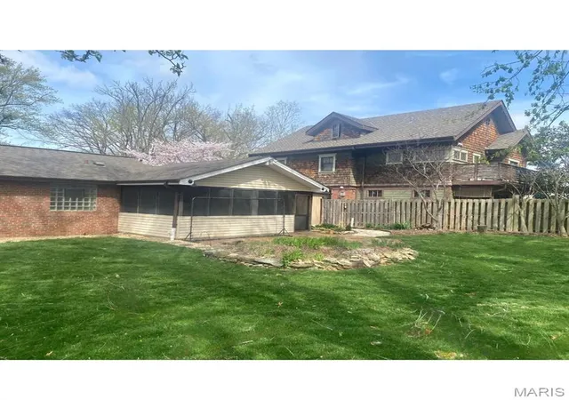 Photo 3 of Single Family Residence at 9724 Graystone Terr, Saint Louis, MO 63119 | MLS# MIS25019237 |  | Sold on 2025-05-01
