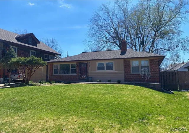 Photo 4 of Single Family Residence at 9724 Graystone Terr, Saint Louis, MO 63119 | MLS# MIS25019237 |  | Sold on 2025-05-01