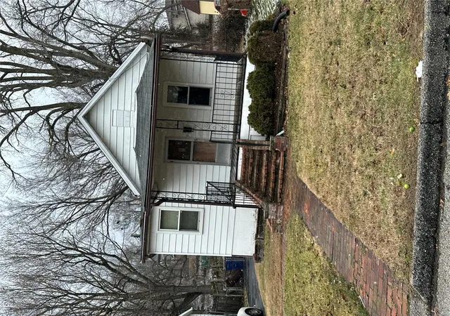 Photo 4 of Single Family Residence at 3229 Royalton Ave, Saint Louis, MO 63114 | MLS# MIS25019251 | | Sold on 2025-04-21