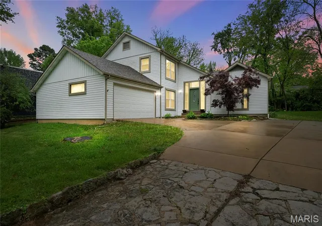 Single Family Residence at 5 Picardy Dr, Lake Saint Louis, MO 63367 | MLS# MIS25019332 |  | Sold on 2025-06-25