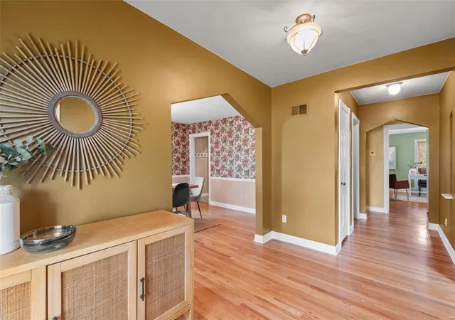 Photo 3 of Single Family Residence at 5020 Creighton Dr, Saint Louis, MO 63123 | MLS# MIS25019339 | | Sold on 2025-05-07