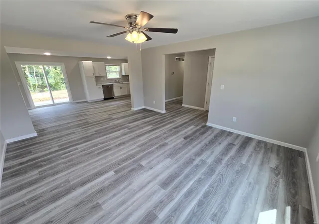Photo 4 of Single Family Residence at 401 Daniel Court, New Haven, MO 63068 | MLS# MIS25019345 | | Sold on 2025-05-22