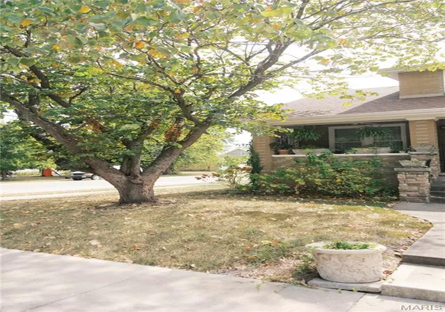 Photo 2 of Single Family Residence at 112 E Washington Ave, Owensville, MO 65066 | MLS# MIS25019382 |  | Sold on 2025-11-14