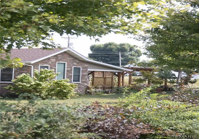 Photo 4 of Single Family Residence at 112 E Washington Ave, Owensville, MO 65066 | MLS# MIS25019382 |  | Sold on 2025-11-14