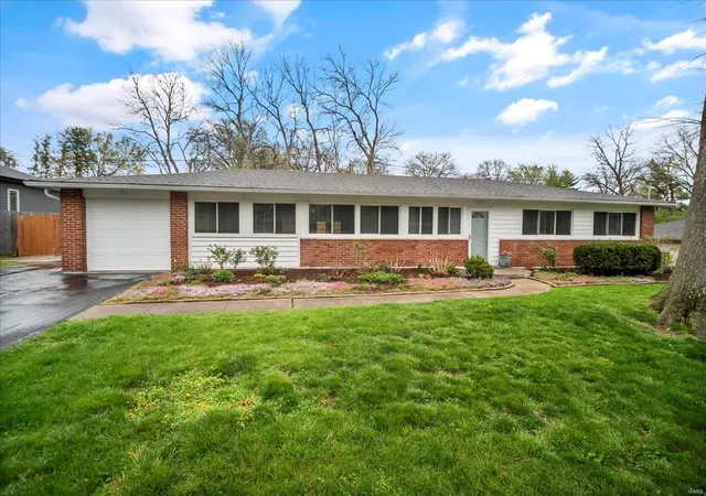 Single Family Residence at 756 Elkington Ln, Saint Louis, MO 63132 | MLS# MIS25019400 | | Sold on 2025-05-02