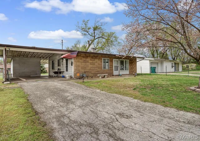 Single family home for sale at 1120 Saint Michael Dr, East Saint Louis, IL 62206 | MLS# MIS25019516 | Listing updated on 2025-08-26