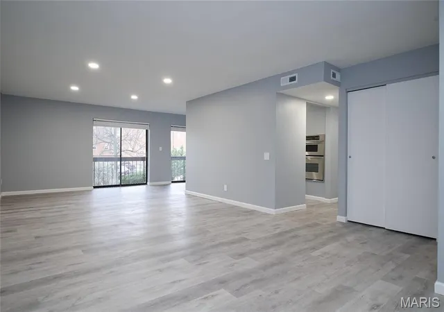 Photo 2 of Condominium at 572 Coeur De Royale Dr #108, Saint Louis, MO 63141 | MLS# MIS25019537 | | Sold on 2025-07-07
