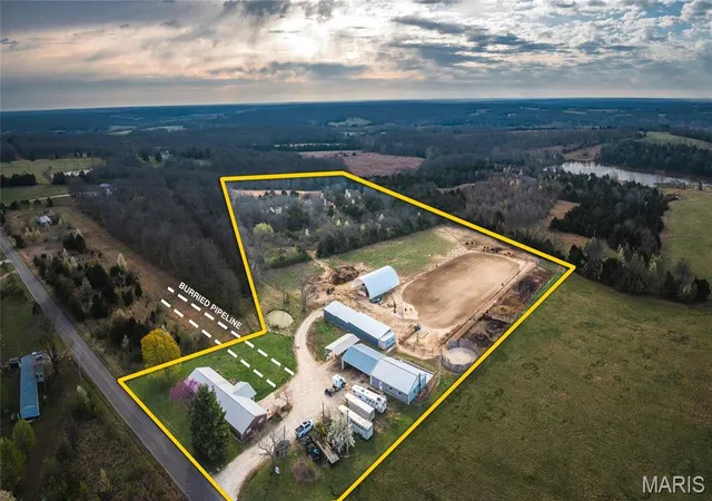Photo 2 of Farm at 1954 Krausetown Rd, Owensville, MO 65066 | MLS# MIS25019594 | | Sold on 2025-10-14