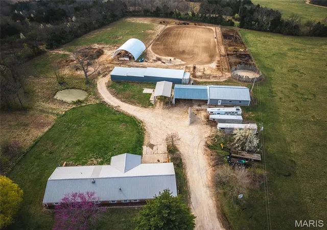 Photo 3 of Farm at 1954 Krausetown Rd, Owensville, MO 65066 | MLS# MIS25019594 | | Sold on 2025-10-14