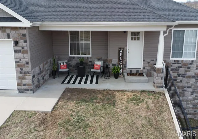 Photo 2 of Single Family Residence at 212 Ridgeview Dr, Saint Robert, MO 65584 | MLS# MIS25019630 |  | Sold on 2025-06-27