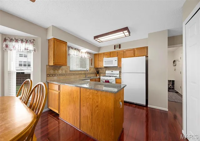 Photo 3 of Single Family Residence at 371 Beckley Pl, Saint Charles, MO 63304 | MLS# MIS25019722 | | Sold on 2025-05-14