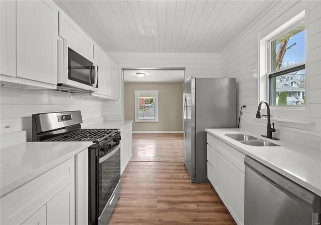 Photo 4 of Single Family Residence at 3004 Calvert Ave, Saint Louis, MO 63114 | MLS# MIS25019728 | | Sold on 2025-06-06