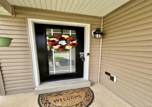 Photo 2 of Townhouse at 463 Parkgate Dr, Lake Saint Louis, MO 63367 | MLS# MIS25019971 | | Sold on 2025-06-16
