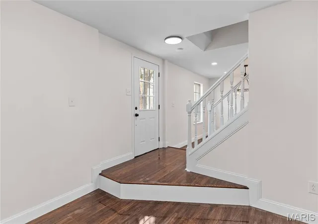 Photo 3 of Single Family Residence at 102 Lamplighter Wy, O Fallon, MO 63368 | MLS# MIS25020220 |  | Sold on 2025-06-30