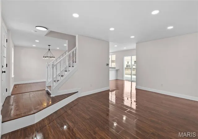 Photo 4 of Single Family Residence at 102 Lamplighter Wy, O Fallon, MO 63368 | MLS# MIS25020220 |  | Sold on 2025-06-30