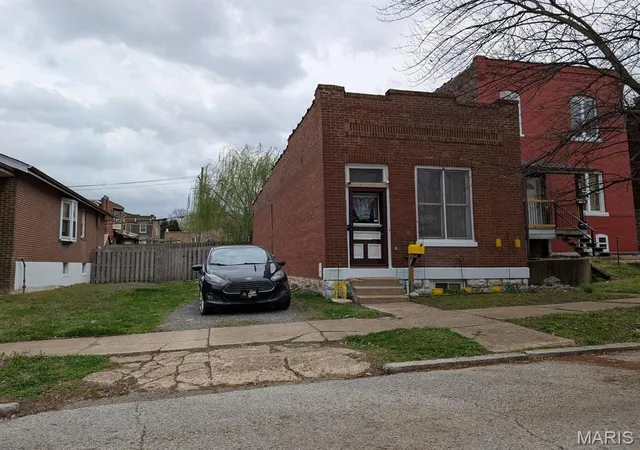 Photo 3 of Single Family Residence at 6608 Idaho Ave, Saint Louis, MO 63111 | MLS# MIS25020222 |  | Sold on 2025-11-05