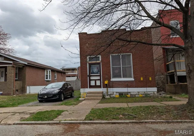 Photo 4 of Single Family Residence at 6608 Idaho Ave, Saint Louis, MO 63111 | MLS# MIS25020222 |  | Sold on 2025-11-05