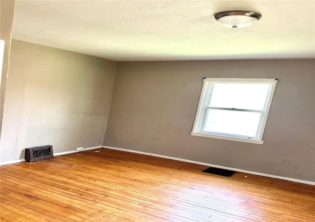 Photo 4 of Single Family Residence at 8117 Ellerton Ave, Saint Louis, MO 63114 | MLS# MIS25020297 | | Sold on 2025-06-13