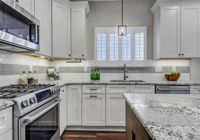 Photo 3 of Single Family Residence at 13219 Tablerock Dr, Saint Louis, MO 63122 | MLS# MIS25020321 |  | Sold on 2025-04-30