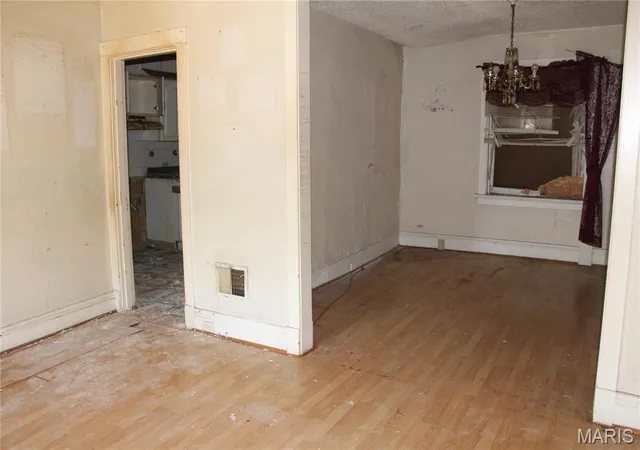 Photo 3 of Single Family Residence at 5202 Maffitt Ave, Saint Louis, MO 63113 | MLS# MIS25020324 | | Sold on 2025-05-15