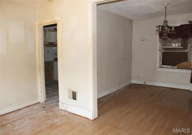 Photo 4 of Single Family Residence at 5202 Maffitt Ave, Saint Louis, MO 63113 | MLS# MIS25020324 | | Sold on 2025-05-15