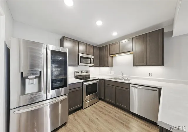 Photo 2 of Condominium at 121 Bordeaux Wy, Saint Peters, MO 63376 | MLS# MIS25020678 | | Sold on 2025-08-12