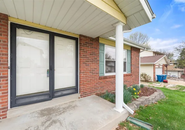 Photo 3 of Single Family Residence at 3101 Bowman Ridge, Saint Charles, MO 63301 | MLS# MIS25020716 |  | Sold on 2025-05-01