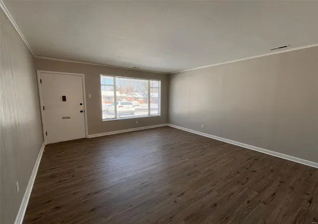 Photo 3 of Single Family Residence at 924 Marias Dr, Saint Louis, MO 63137 | MLS# MIS25020718 | | Sold on 2025-05-14