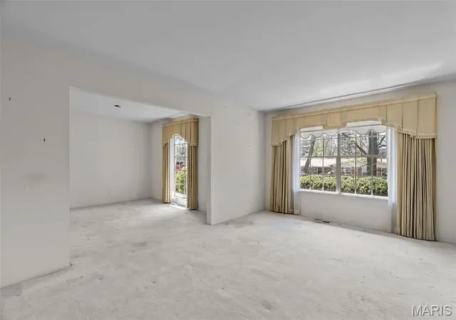 Photo 4 of Single Family Residence at 12123 Land O Lakes Dr, Saint Louis, MO 63146 | MLS# MIS25020719 |  | Sold on 2025-05-30