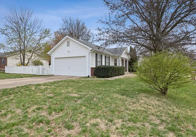 Photo 2 of Single Family Residence at 100 Eric Craig Ct, Saint Peters, MO 63376 | MLS# MIS25020755 | | Sold on 2025-04-30
