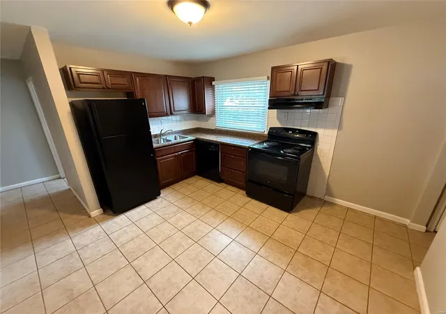 Photo 4 of Single Family Residence at 1418 Broadlawns Ln, Saint Louis, MO 63138 | MLS# MIS25020758 | | Sold on 2025-05-27