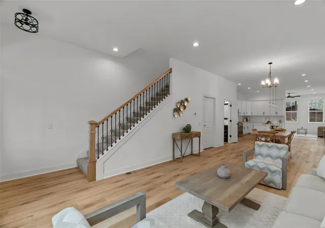 Photo 3 of Single Family Residence at 3406 Vista Ave, Saint Louis, MO 63104 | MLS# MIS25020774 | | Sold on 2025-05-23