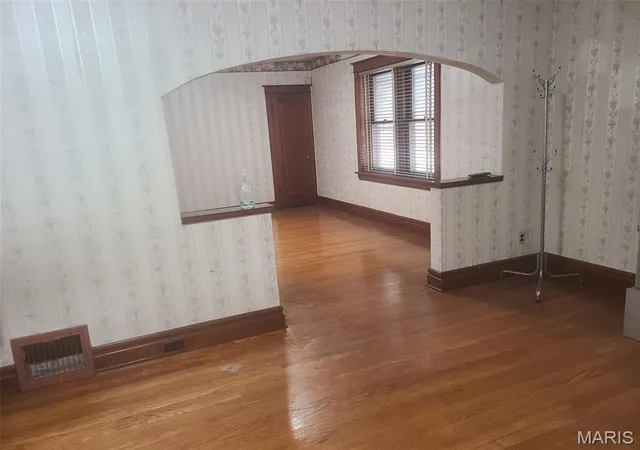 Photo 3 of Single Family Residence at 3619 Holt Ave, Saint Louis, MO 63116 | MLS# MIS25020775 |  | Sold on 2025-08-14