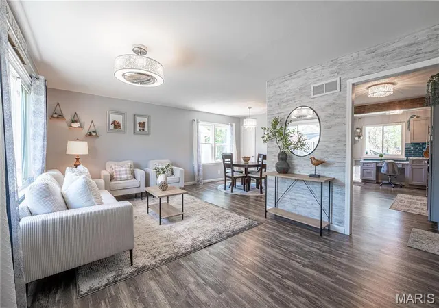 Photo 2 of Single Family Residence at 209 Madison Ave, Saint Louis, MO 63119 | MLS# MIS25020800 |  | Sold on 2025-05-15