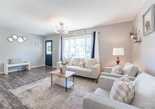 Photo 4 of Single Family Residence at 209 Madison Ave, Saint Louis, MO 63119 | MLS# MIS25020800 |  | Sold on 2025-05-15