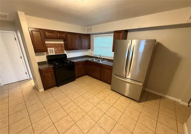 Photo 4 of Single Family Residence at 1451 Widefields Ln, Saint Louis, MO 63138 | MLS# MIS25020813 |  | Sold on 2025-05-14