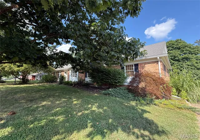 Photo 2 of Single Family Residence at 115 Sharon Dr, Montgomery City, MO 63361 | MLS# MIS25020844 | | Sold on 2026-02-27