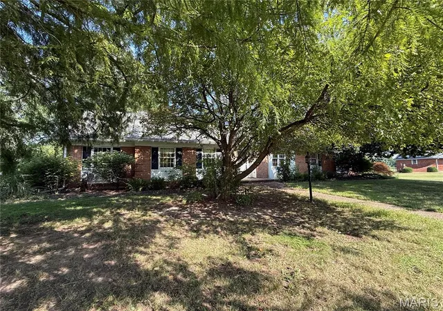 Photo 3 of Single Family Residence at 115 Sharon Dr, Montgomery City, MO 63361 | MLS# MIS25020844 | | Sold on 2026-02-27