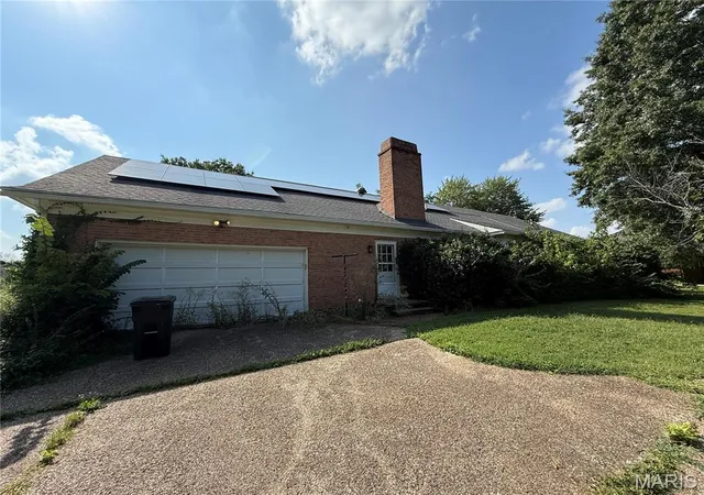 Photo 4 of Single Family Residence at 115 Sharon Dr, Montgomery City, MO 63361 | MLS# MIS25020844 | | Sold on 2026-02-27