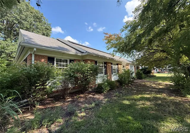 Photo 5 of Single Family Residence at 115 Sharon Dr, Montgomery City, MO 63361 | MLS# MIS25020844 | | Sold on 2026-02-27