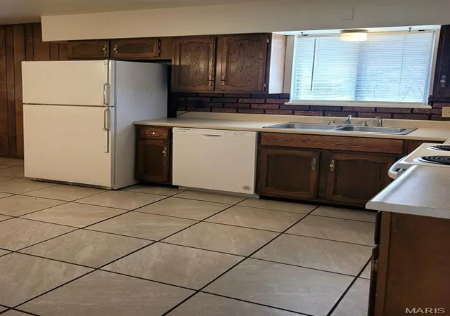 Photo 4 of Single Family Residence at 22 Westview Dr, Saint Charles, MO 63303 | MLS# MIS25020854 |  | Sold on 2025-05-16
