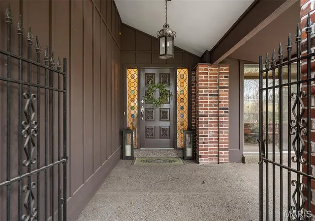 Photo 1 of Single Family Residence at 3 Huntleigh Trails Ln, Saint Louis, MO 63131 | MLS# MIS25020905 | | Sold on 2025-06-06