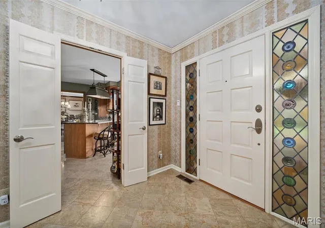 Photo 2 of Single Family Residence at 3 Huntleigh Trails Ln, Saint Louis, MO 63131 | MLS# MIS25020905 | | Sold on 2025-06-06