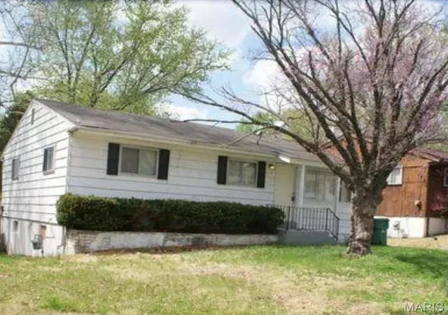 Single Family Residence at 10139 Cloverdale Dr, Saint Louis, MO 63136 | MLS# MIS25020920 | | Sold on 2025-08-29