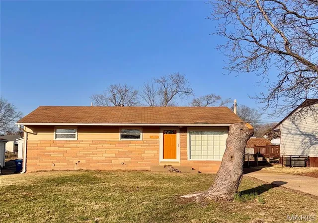 Single family home for sale at 211 Perthshire Rd, Saint Louis, MO 63137 | MLS# MIS25020925 | Listing updated on 2025-12-30