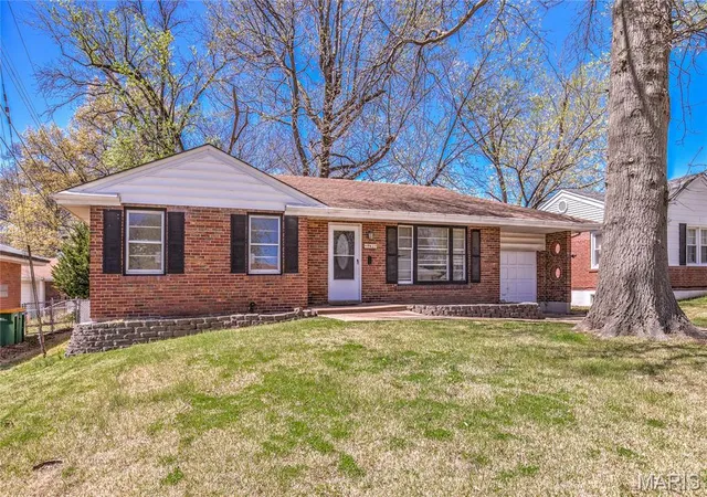 Photo 1 of Single Family Residence at 9427 Yorktown Dr, Saint Louis, MO 63137 | MLS# MIS25020944 | | Sold on 2025-12-10