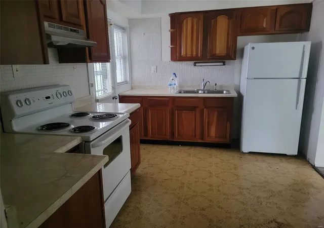 Photo 4 of Single Family Residence at 8318 Woodhurst Dr, Saint Louis, MO 63134 | MLS# MIS25020958 |  | Sold on 2025-05-08