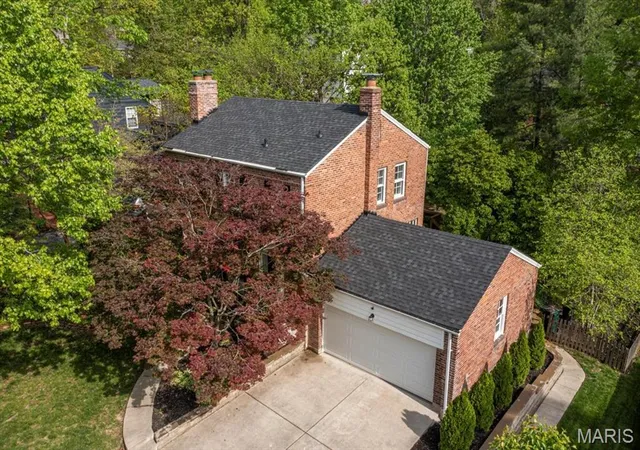 Photo 3 of Single Family Residence at 1121 North Dr, Saint Louis, MO 63122 | MLS# MIS25021035 |  | Sold on 2025-05-29